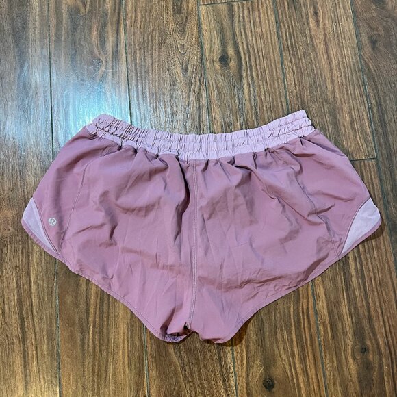 Lululemon Rose Blush/ Figue Hotty Hot 2.5 Shorts SZ 12 - Picture 4 of 5
